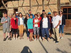 7 h 30 : les bénévoles sont prêts pour servir café et brioches.